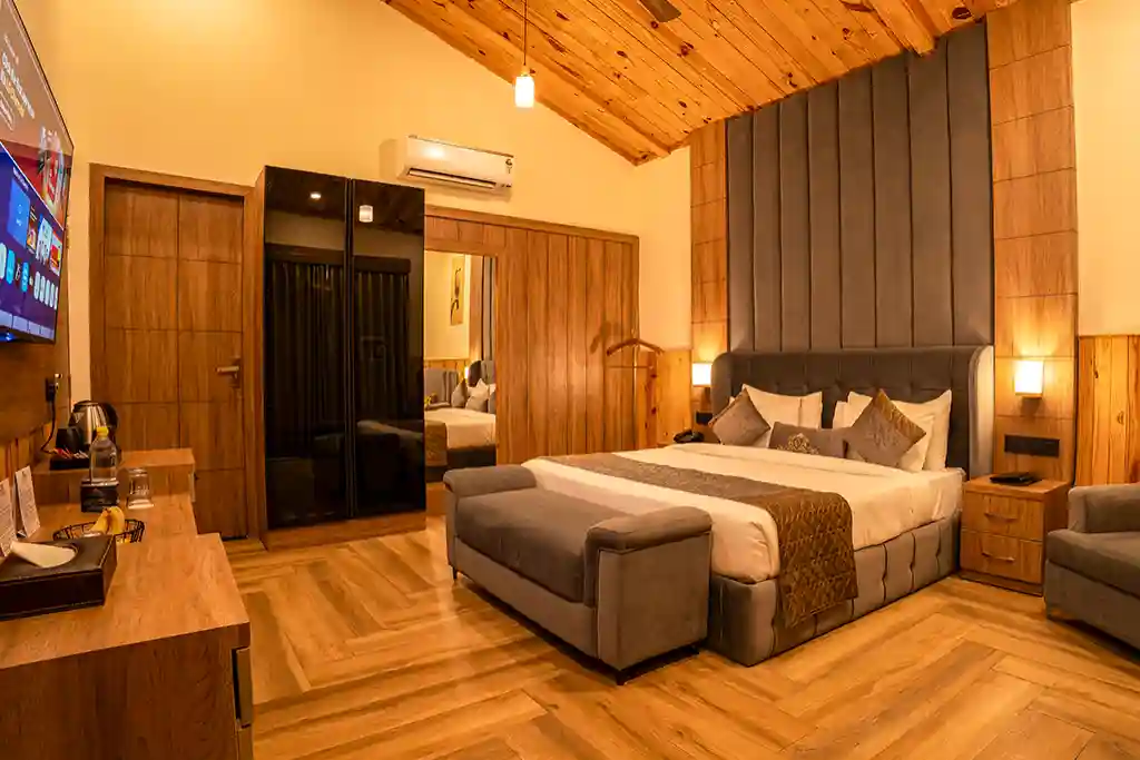 02 Bedroom Suite with Jacuzzi
