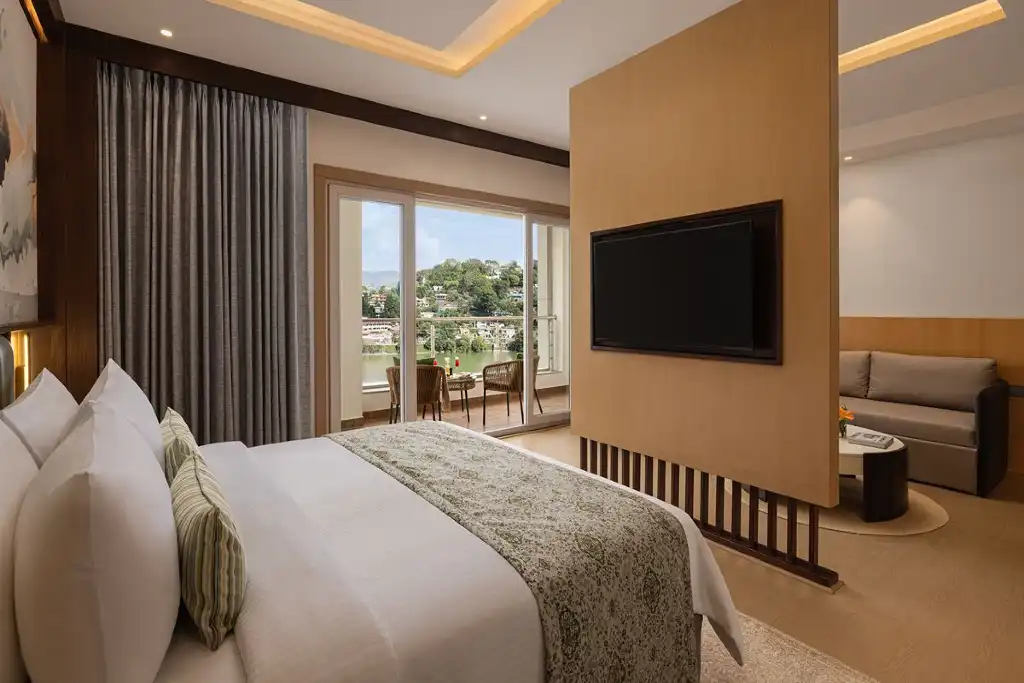 Lake View Suite