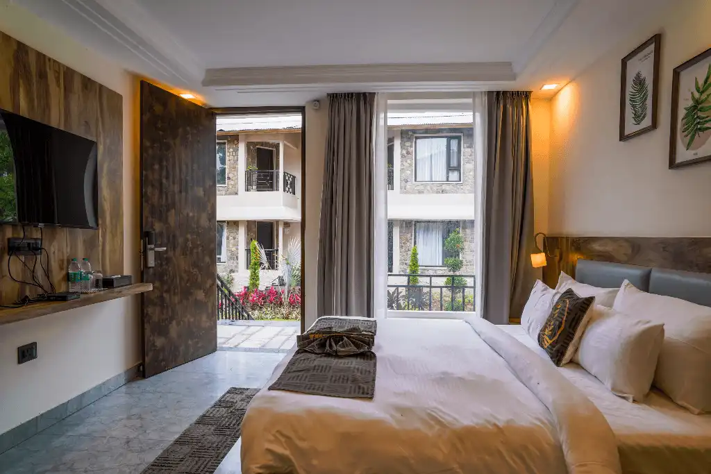Lush Room