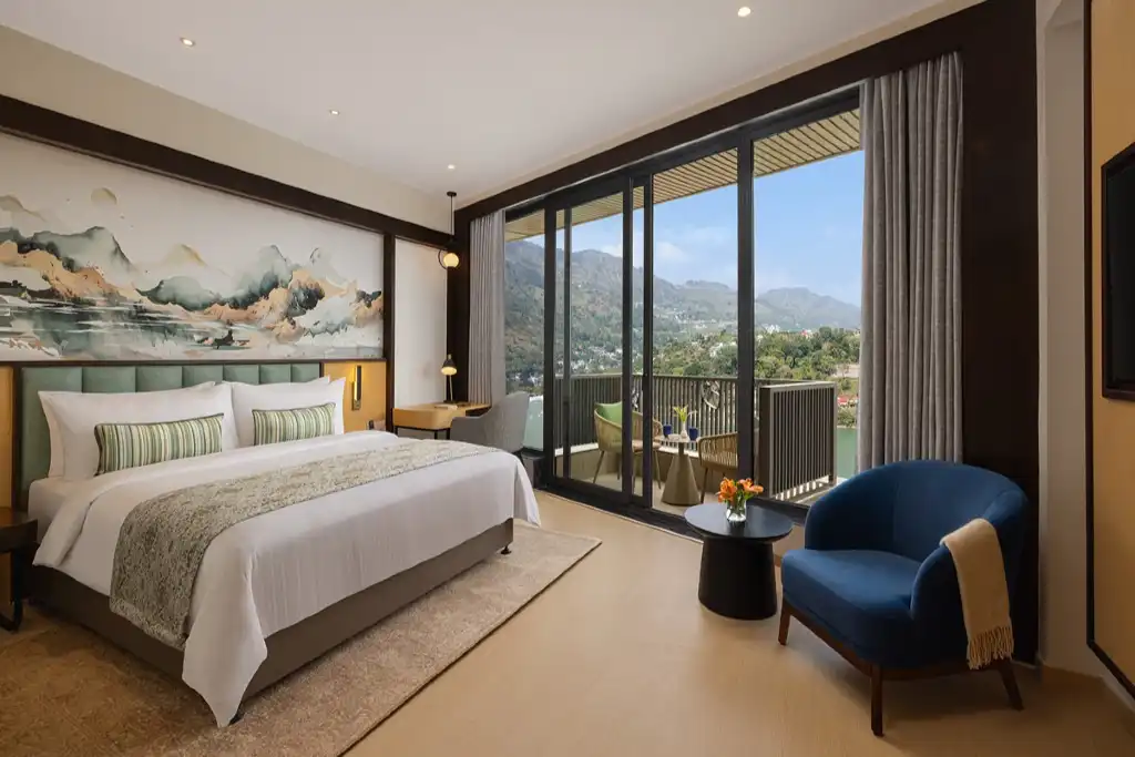 Premium Lake View Room with balcony